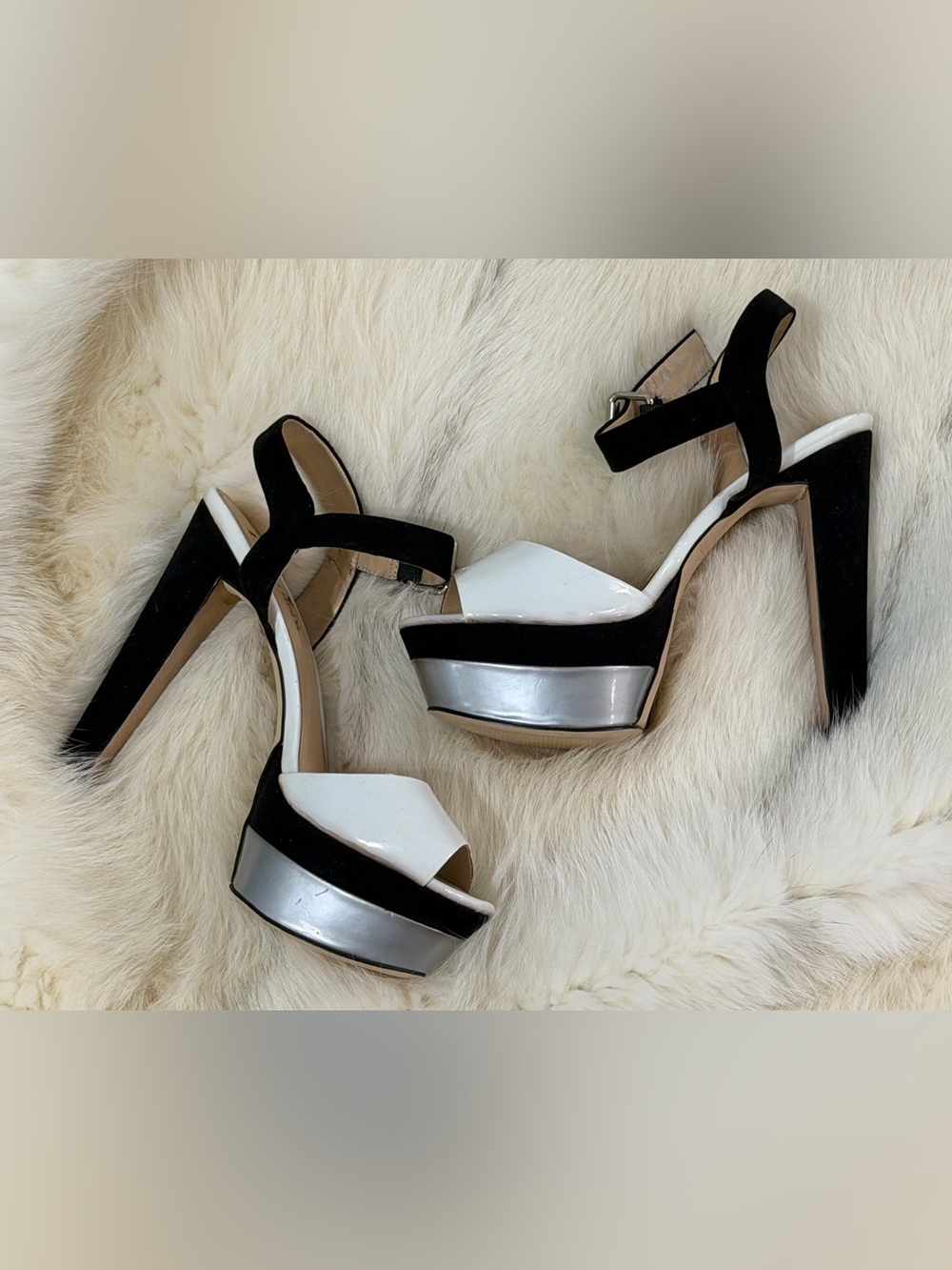 LUICHINY Platform 6 Inch Heels In Black & White Color Block Size 9 Worn ONCE
